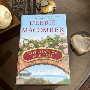 Hardback Book (Novel), Rose Harbor in Bloom by Debbie Macomber